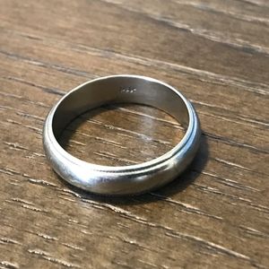 14k White Gold Ring Size 8